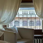 Piazza Erbe Lodge