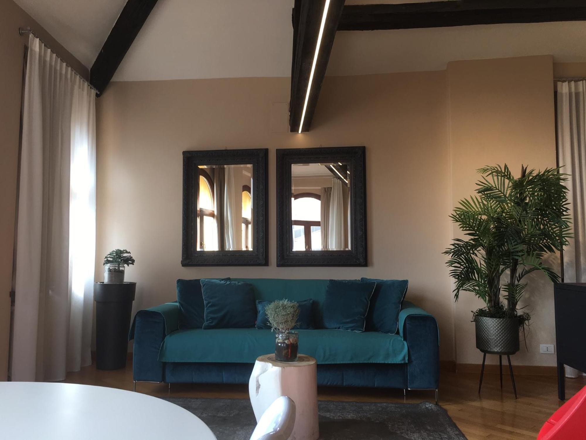 Piazza Erbe Apartment *